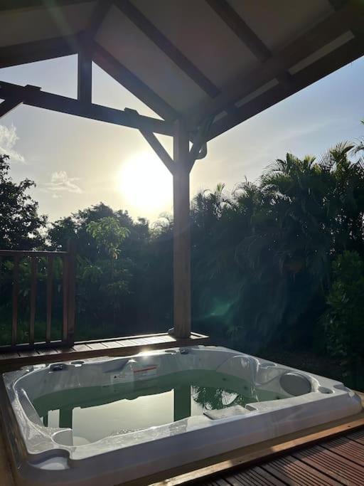 Bungalow Avec Jacuzzi Privatif Villa Sainte-Rose Luaran gambar